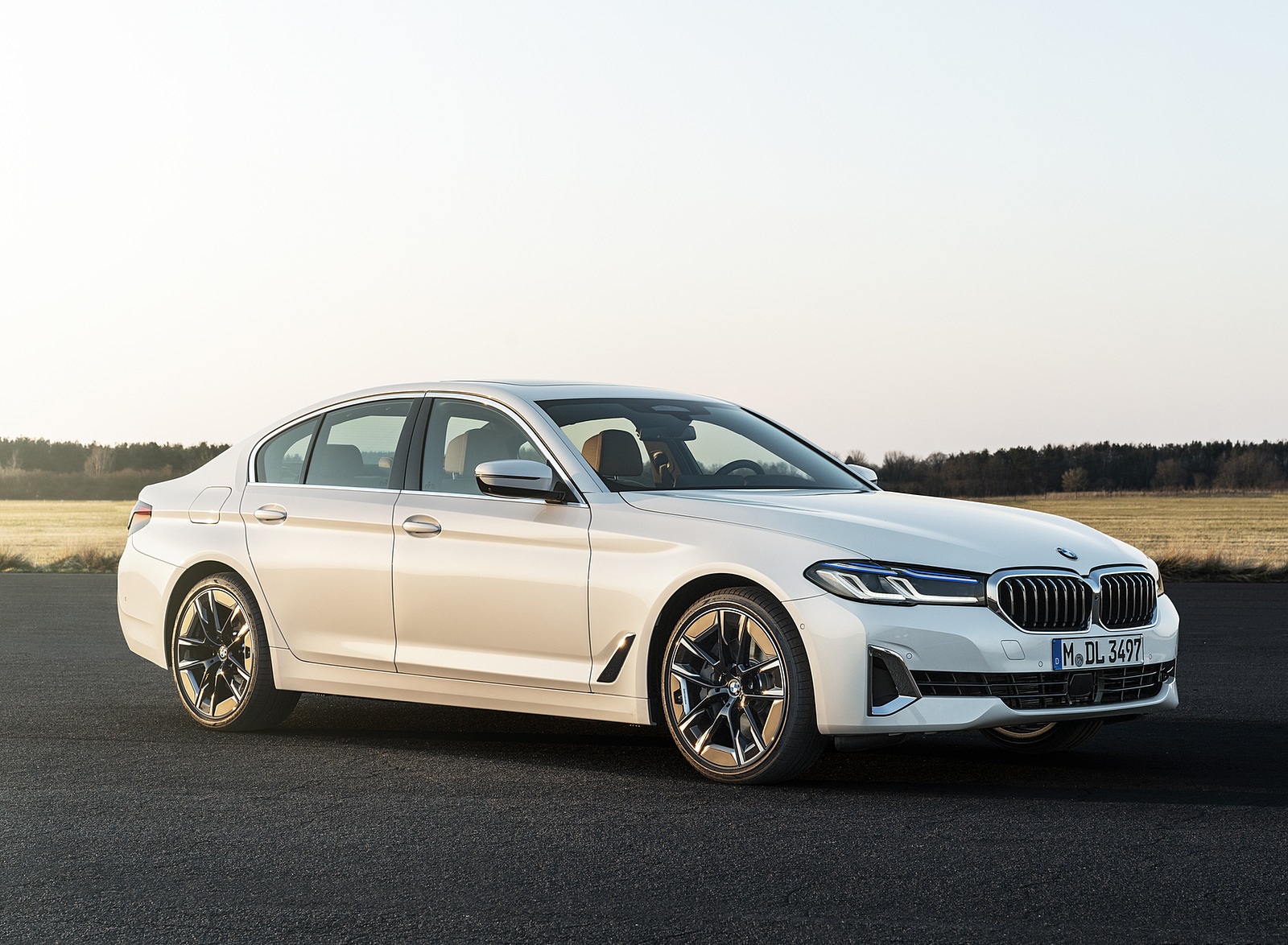 2021 BMW 540i Front Three-Quarter Wallpapers (8)