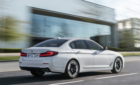 2021 BMW 540i Rear Three-Quarter Wallpapers 450x275 (5)