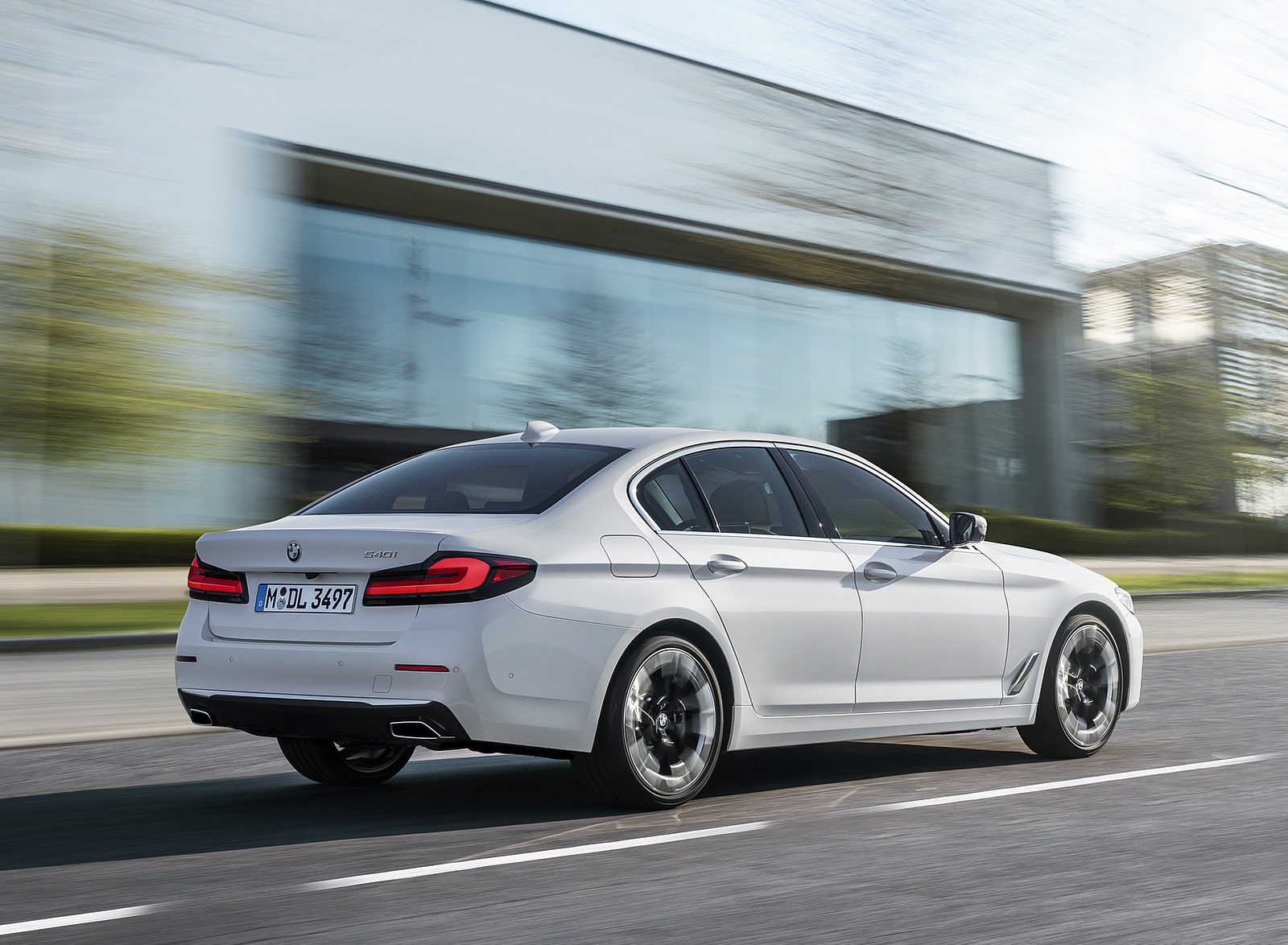 2021 BMW 540i Rear Three-Quarter Wallpapers (5)
