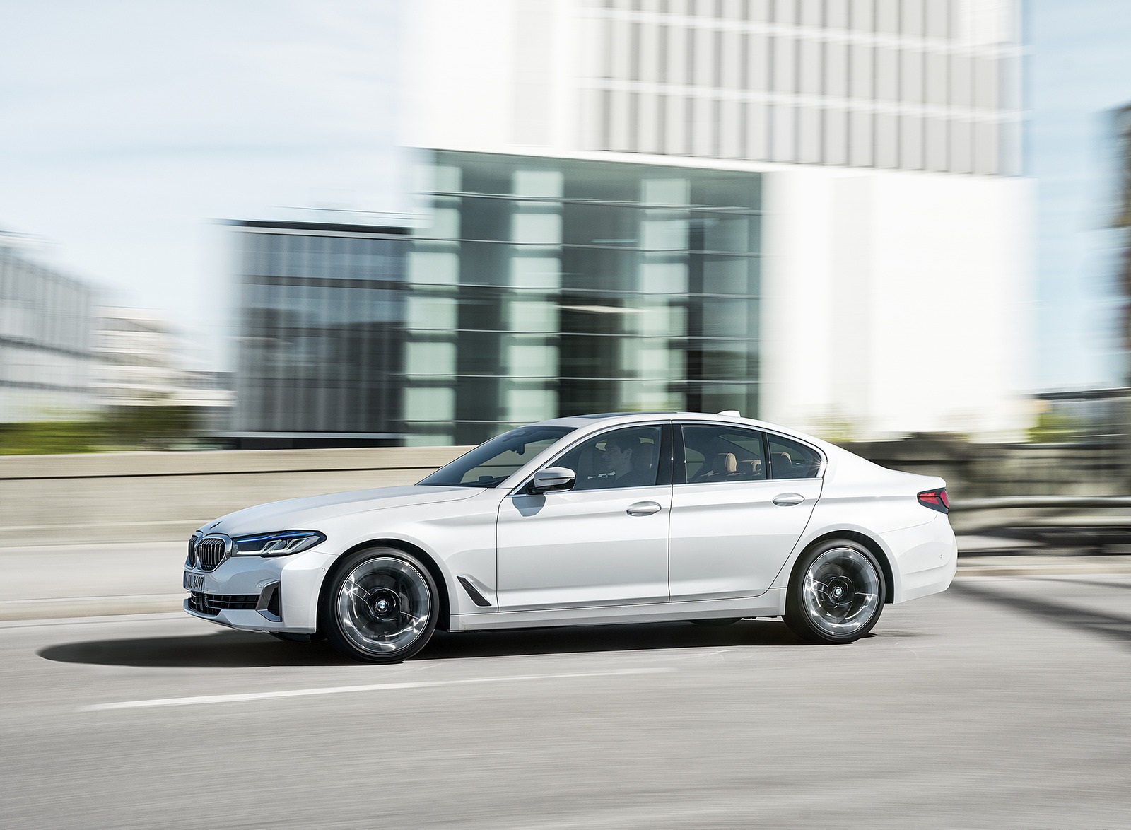 2021 BMW 540i Side Wallpapers (6)