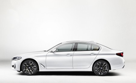 2021 BMW 540i Side Wallpapers 450x275 (14)