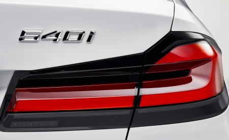 2021 BMW 540i Tail Light Wallpapers 450x275 (19)
