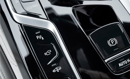 2021 BMW 6 Series Gran Turismo Central Console Wallpapers 450x275 (55)