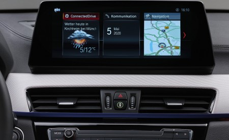 2021 BMW X2 xDrive25e Plug-In Hybrid Central Console Wallpapers 450x275 (52)