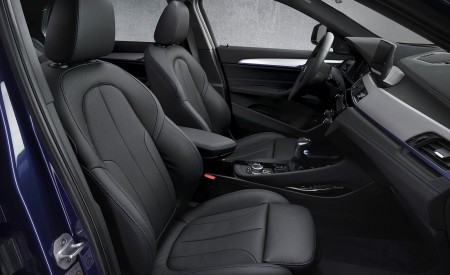 2021 BMW X2 xDrive25e Plug-In Hybrid Interior Front Seats Wallpapers 450x275 (44)