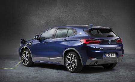 2021 BMW X2 xDrive25e Plug-In Hybrid Rear Three-Quarter Wallpapers  450x275 (29)