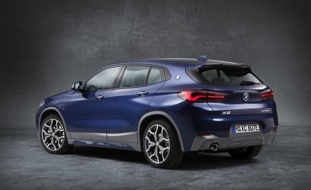 2021 BMW X2 xDrive25e Plug-In Hybrid Rear Three-Quarter Wallpapers 450x275 (31)
