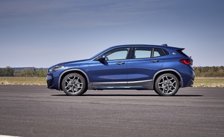 2021 BMW X2 xDrive25e Plug-In Hybrid Side Wallpapers 450x275 (26)