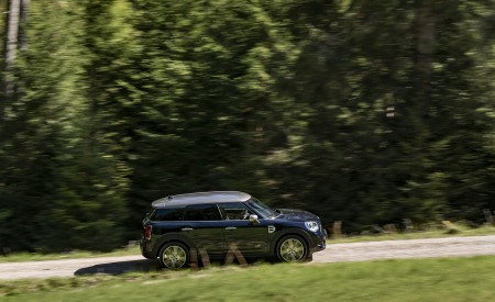 2021 MINI Countryman ALL4 Side Wallpapers 450x275 (16)