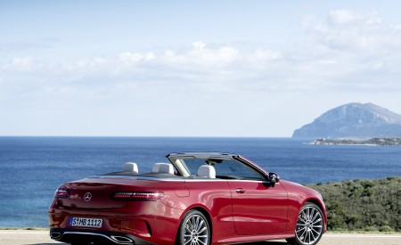 2021 Mercedes-Benz E 450 4MATIC Cabriolet AMG Line (Color: Designo Hyacinth Red Metallic) Rear Three-Quarter Wallpapers 450x275 (48)