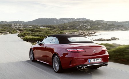 2021 Mercedes-Benz E 450 4MATIC Cabriolet AMG Line (Color: Designo Hyacinth Red Metallic) Rear Three-Quarter Wallpapers 450x275 (36)