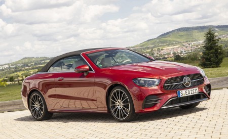 2021 Mercedes-Benz E 450 4MATIC Cabriolet (Color: Patagonia Red) Front Three-Quarter Wallpapers 450x275 (6)