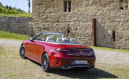 2021 Mercedes-Benz E 450 4MATIC Cabriolet (Color: Patagonia Red) Rear Three-Quarter Wallpapers 450x275 (9)