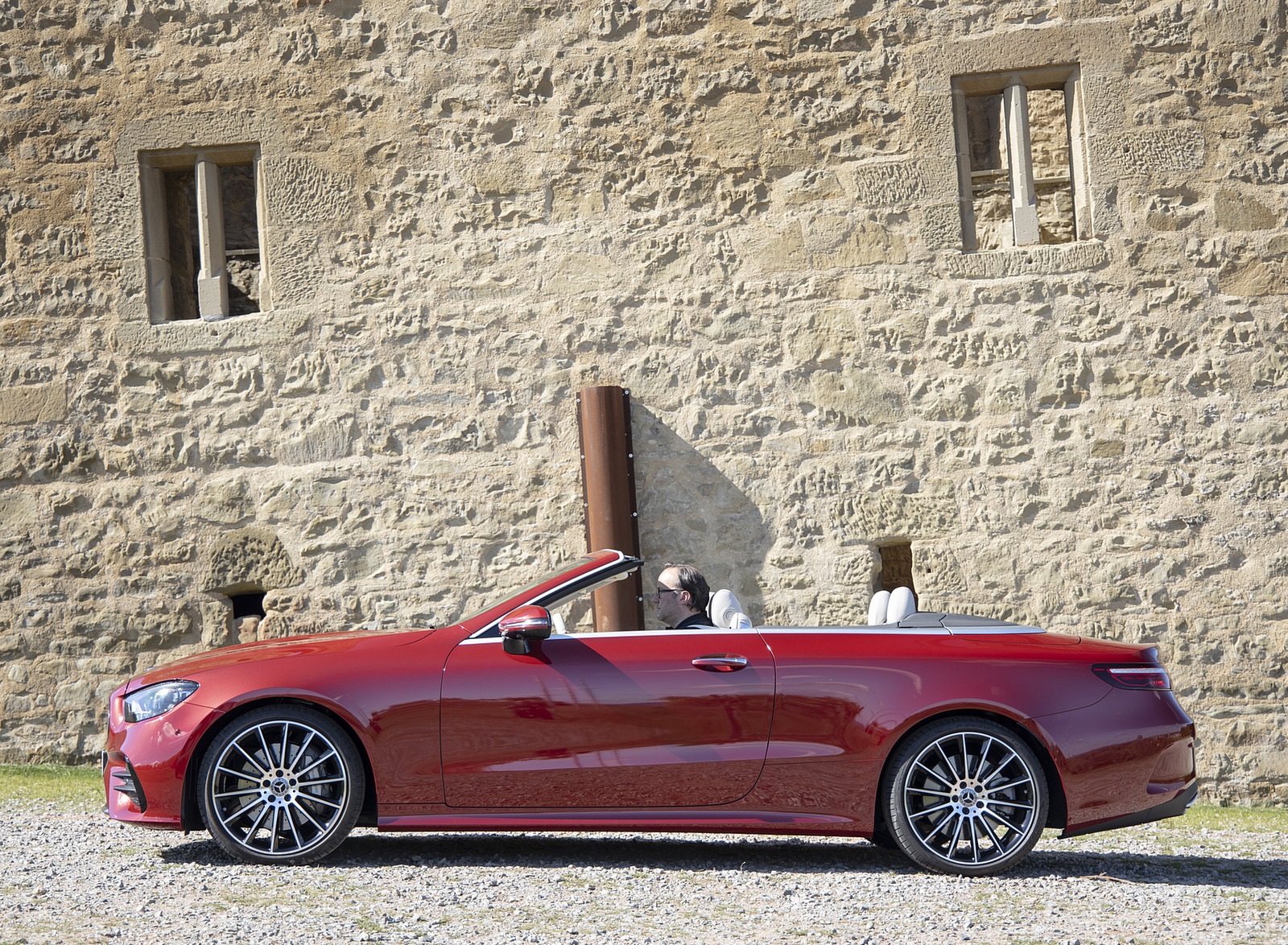 2021 Mercedes-Benz E 450 4MATIC Cabriolet (Color: Patagonia Red) Side Wallpapers (15)