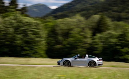 2021 Porsche 911 Targa 4 (Color: Dolomite Silver Metallic) Side Wallpapers 450x275 (91)