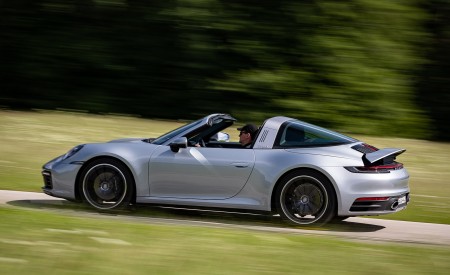 2021 Porsche 911 Targa 4 (Color: Dolomite Silver Metallic) Side Wallpapers 450x275 (89)