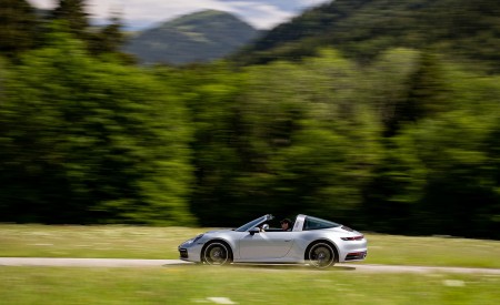 2021 Porsche 911 Targa 4 (Color: Dolomite Silver Metallic) Side Wallpapers 450x275 (88)