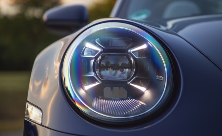 2021 Porsche 911 Targa 4 (Color: Gentian Blue) Headlight Wallpapers 450x275 (42)