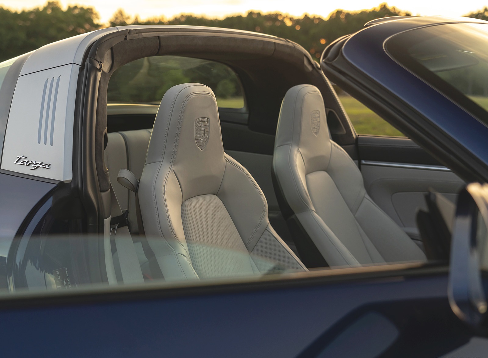 2021 Porsche 911 Targa 4 (Color: Gentian Blue) Interior Seats Wallpapers #73 of 126