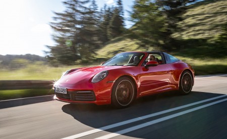 2021 Porsche 911 Targa 4S (Color: Guards Red) Front Three-Quarter Wallpapers 450x275 (91)