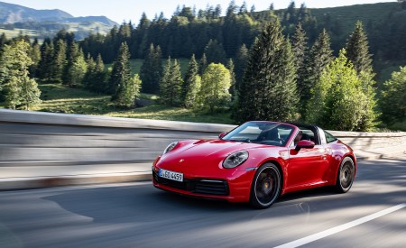 2021 Porsche 911 Targa 4S (Color: Guards Red) Front Three-Quarter Wallpapers 450x275 (85)