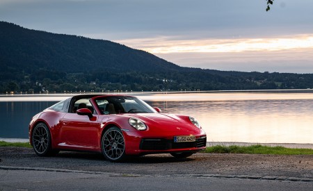 2021 Porsche 911 Targa 4S (Color: Guards Red) Front Three-Quarter Wallpapers 450x275 (107)