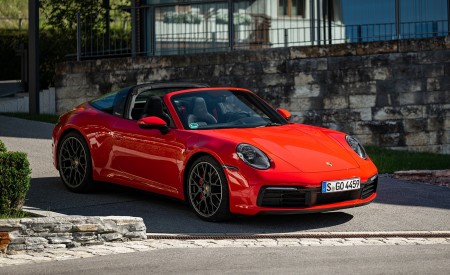 2021 Porsche 911 Targa 4S (Color: Guards Red) Front Three-Quarter Wallpapers 450x275 (109)