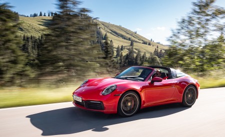 2021 Porsche 911 Targa 4S (Color: Guards Red) Front Three-Quarter Wallpapers 450x275 (94)