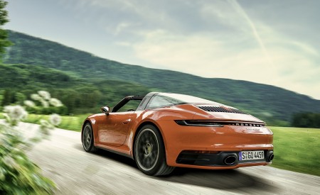 2021 Porsche 911 Targa 4S (Color: Guards Red) Rear Three-Quarter Wallpapers 450x275 (103)