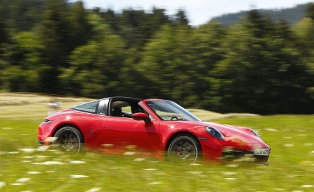 2021 Porsche 911 Targa 4S (Color: Guards Red) Side Wallpapers 450x275 (99)