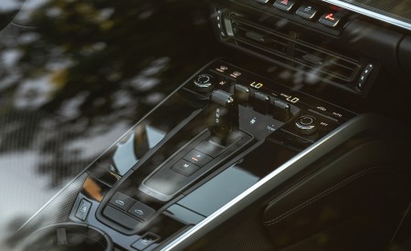 2021 Porsche 911 Targa 4S (Color: Racing Yellow) Central Console Wallpapers 450x275 (80)