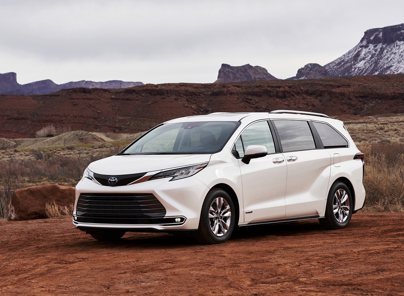 2021 Toyota Sienna Limited Hybrid Front Three-Quarter Wallpapers (2)