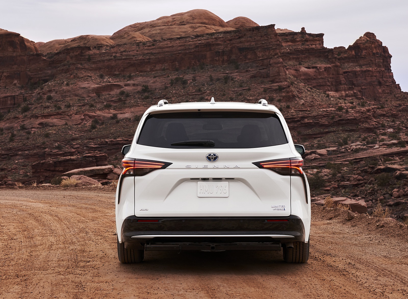 2021 Toyota Sienna Limited Hybrid Rear Wallpapers (4)