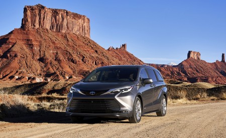 2021 Toyota Sienna Platinum Hybrid Front Three-Quarter Wallpapers 450x275 (2)