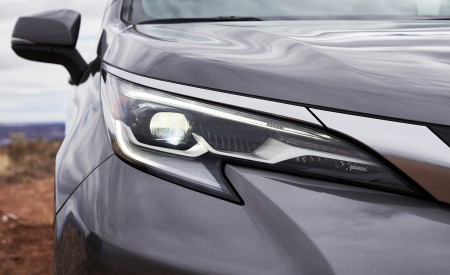 2021 Toyota Sienna Platinum Hybrid Headlight Wallpapers 450x275 (9)