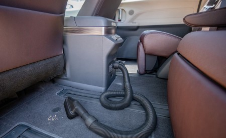 2021 Toyota Sienna Platinum Hybrid Onboard Vacuum Wallpapers 450x275 (18)