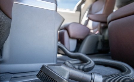 2021 Toyota Sienna Platinum Hybrid Onboard Vacuum Wallpapers 450x275 (19)