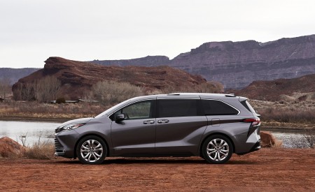 2021 Toyota Sienna Platinum Hybrid Side Wallpapers 450x275 (7)