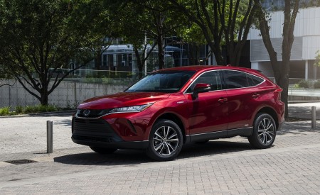 2021 Toyota Venza Hybrid LE Front Three-Quarter Wallpapers 450x275 (8)