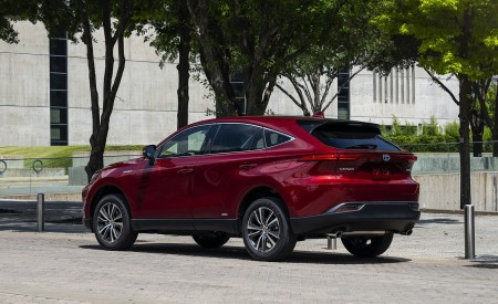 2021 Toyota Venza Hybrid LE Rear Three-Quarter Wallpapers 450x275 (3)