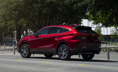 2021 Toyota Venza Hybrid LE Rear Three-Quarter Wallpapers 450x275 (4)