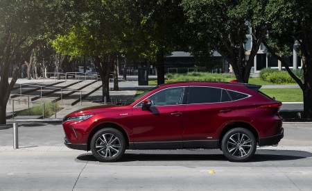 2021 Toyota Venza Hybrid LE Side Wallpapers 450x275 (5)