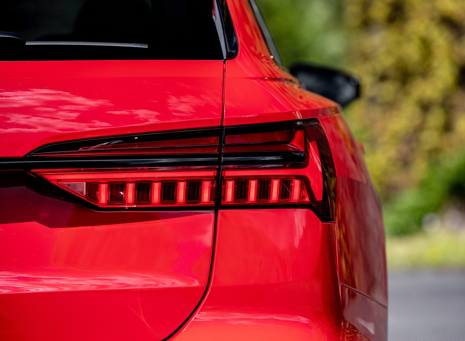 2020 Audi S6 Avant TDI (Color: Tango Red) Tail Light Wallpapers (15)