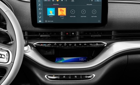 2021 Fiat 500 la Prima EV Central Console Wallpapers 450x275 (35)