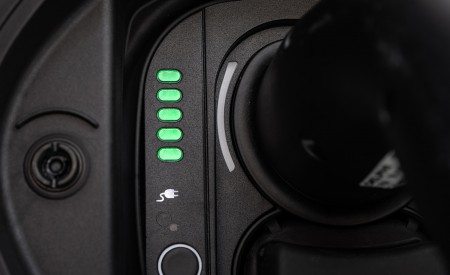 2021 Fiat 500 la Prima EV Charging Port Wallpapers 450x275 (22)