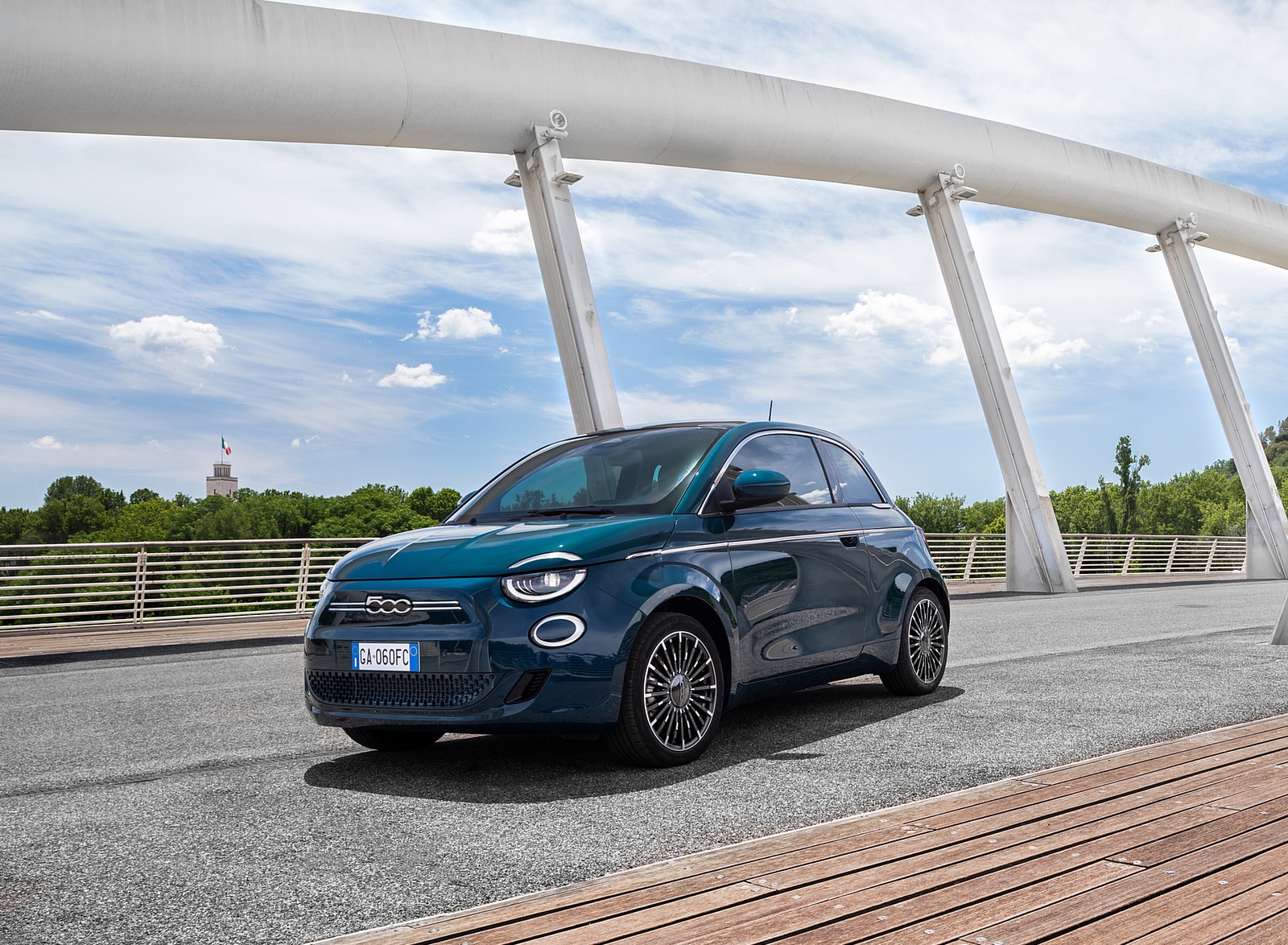 2021 Fiat 500 la Prima EV Front Three-Quarter Wallpapers (8)