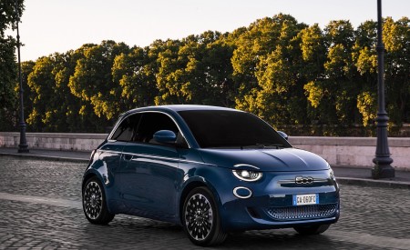 2021 Fiat 500 la Prima EV Front Three-Quarter Wallpapers 450x275 (7)