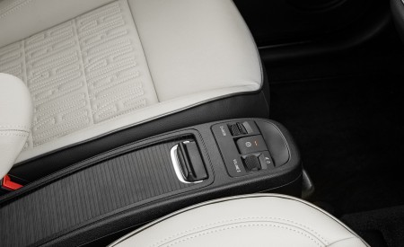 2021 Fiat 500 la Prima EV Interior Detail Wallpapers 450x275 (30)