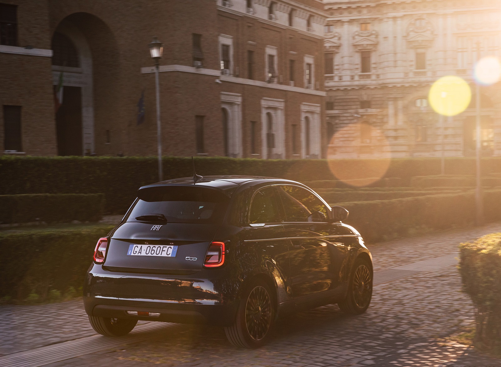 2021 Fiat 500 la Prima EV Rear Three-Quarter Wallpapers (9)
