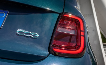 2021 Fiat 500 la Prima EV Tail Light Wallpapers 450x275 (14)